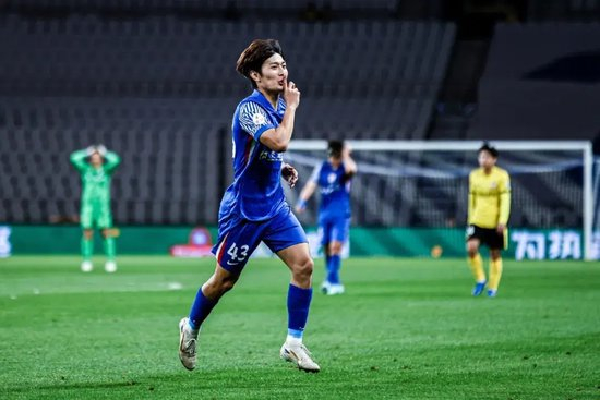 杨皓宇：落选U20后直升申花主力，11场2球1助
