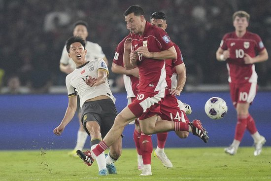 国足0-1印尼遭四连败 提前一轮无缘美加墨世界杯 国足0-1印尼遭四连败 提前一轮无缘美加墨世界杯