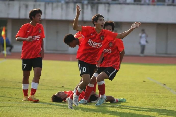 17岁布尼亚明跳级入选U22国足：目标欧洲留洋