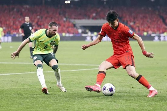 伊万深陷两难抉择：王钰栋定位忽边忽中，国足客战印尼或成变阵关键