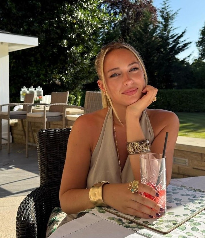 范德芬携新欢度假休整 8000万镑铁卫备战世界杯