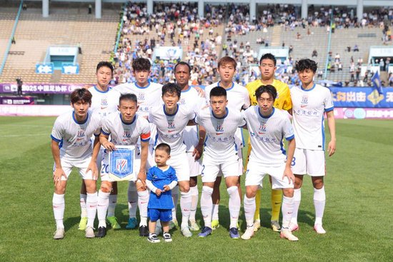 38岁于汉超3分钟双响 申花全华班3-0淘汰无锡吴钩晋级足协杯16强