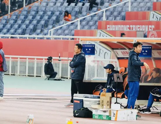 瓦科帽子戏法+王大雷两连扑 山东泰山4-2逆转浙江终结四轮不胜 瓦科帽子戏法+王大雷两连扑 山东泰山4-2逆转浙江终结四轮不胜