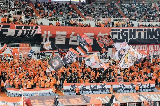 瓦科帽子戏法+王大雷两连扑 山东泰山4-2逆转浙江终结四轮不胜 瓦科帽子戏法+王大雷两连扑 山东泰山4-2逆转浙江终结四轮不胜
