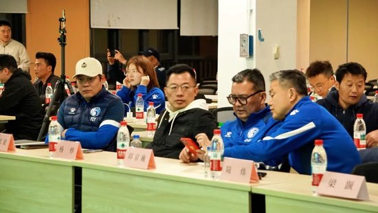 范志毅青训启动双轨制:培养模式直通上海体育大学,U11/U13梯队招募已收50余人报名 范志毅青训启动双轨制:培养模式直通上海体育大学,U11/U13梯队招募已收50余人报名