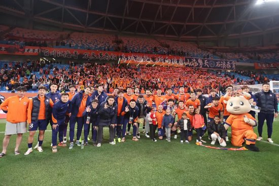 青岛海牛3-0长春亚泰终结十轮不胜 席尔瓦双响冯伯元破门 青岛海牛3-0长春亚泰终结十轮不胜 席尔瓦双响冯伯元破门