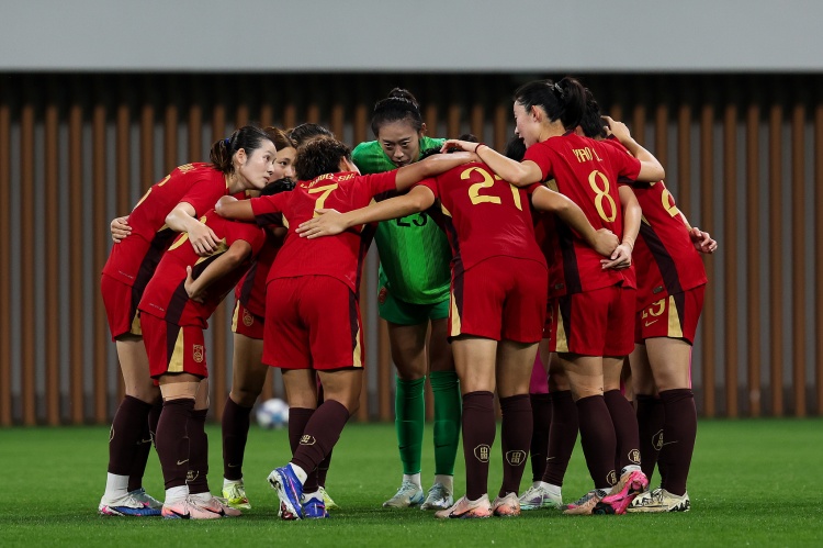 中国女足1-2遭俄罗斯绝杀 19战不败纪录作古 中国女足1-2遭俄罗斯绝杀 19战不败纪录作古