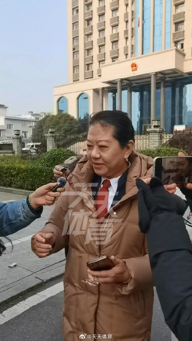 李铁律师一审第十日再赴咸宁中院 上诉书已递达 李铁律师一审第十日再赴咸宁中院 上诉书已递达