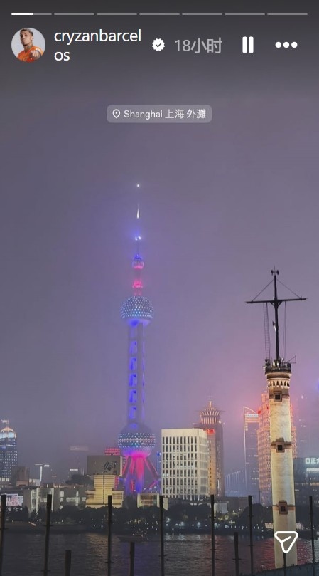 克雷桑休赛期携女友游沪,迪士尼外滩打卡后步入健身房 克雷桑休赛期携女友游沪,迪士尼外滩打卡后步入健身房