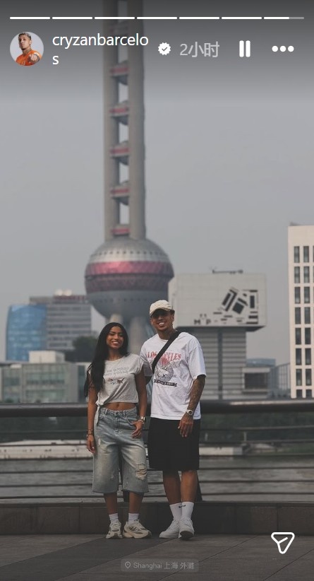 克雷桑休赛期携女友游沪,迪士尼外滩打卡后步入健身房 克雷桑休赛期携女友游沪,迪士尼外滩打卡后步入健身房
