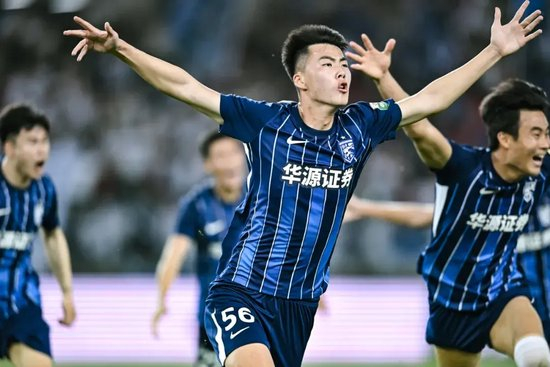 三镇13分钟连入三球4-4国安 邓卓翔：很难用技术层面解释