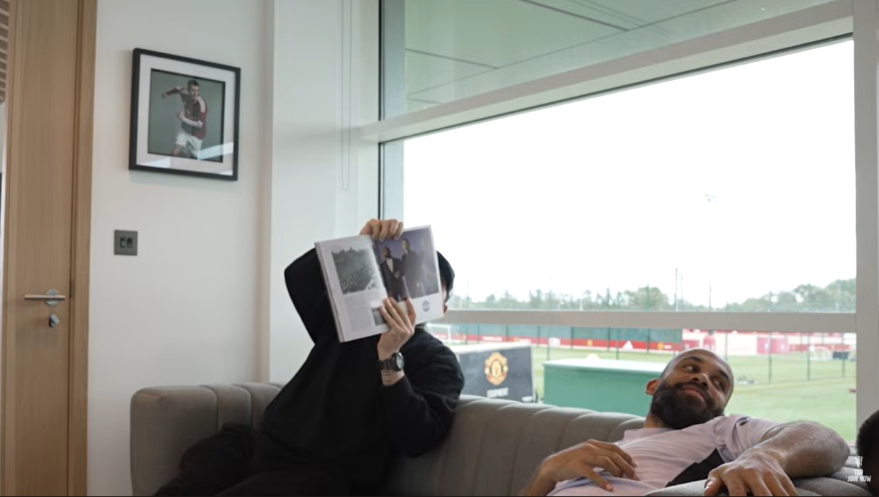 曼联理发室互曝游戏偏好：舍什科称2K得分控卫，姆伯莫现场观战S14决赛