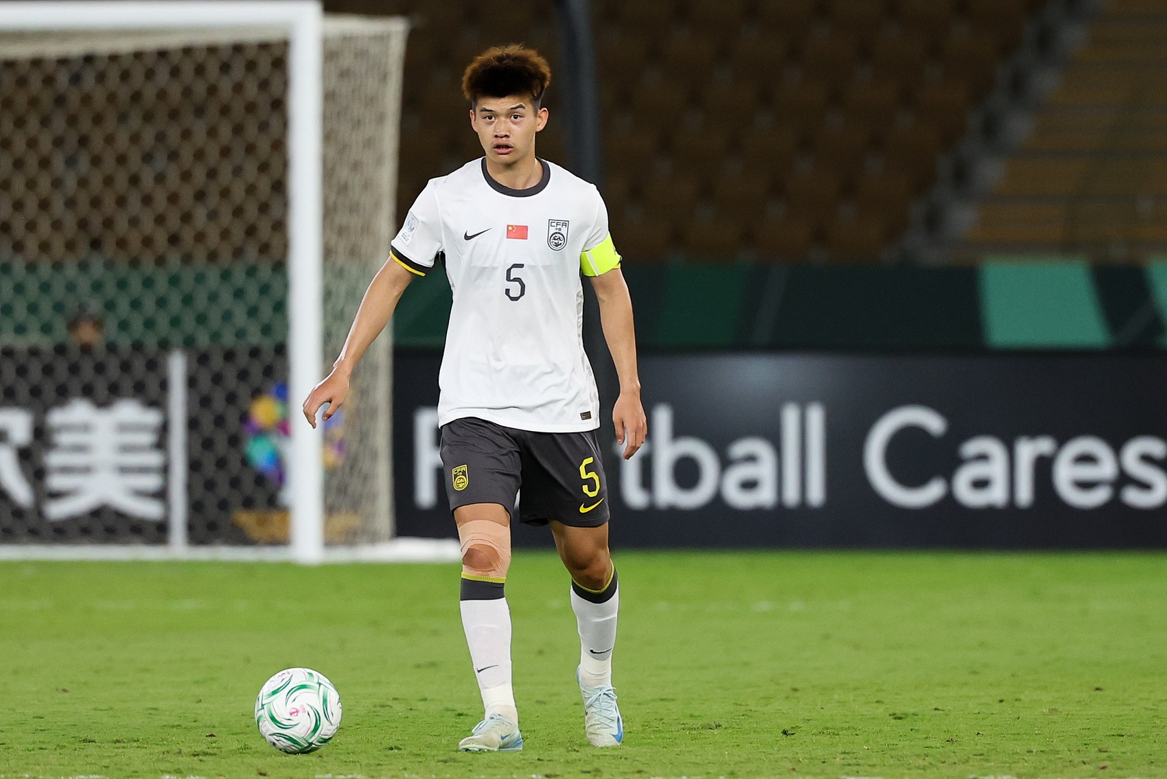 国足半场0-0泰国，刘浩帆禁区内失误险酿大祸