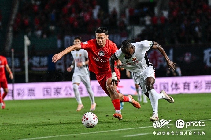 海港客场2-1逆转河南，替补克劳德头槌制胜