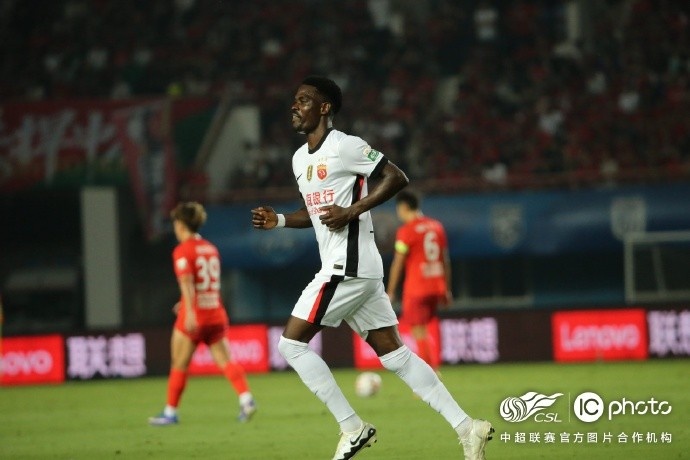海港客场2-1逆转河南，替补克劳德头槌制胜