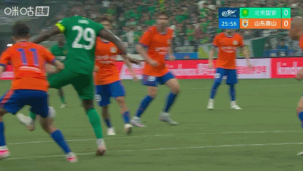 狂轰38脚!国安2-0十人泰山,郑铮直红王大雷9扑救难阻败局 狂轰38脚!国安2-0十人泰山,郑铮直红王大雷9扑救难阻败局