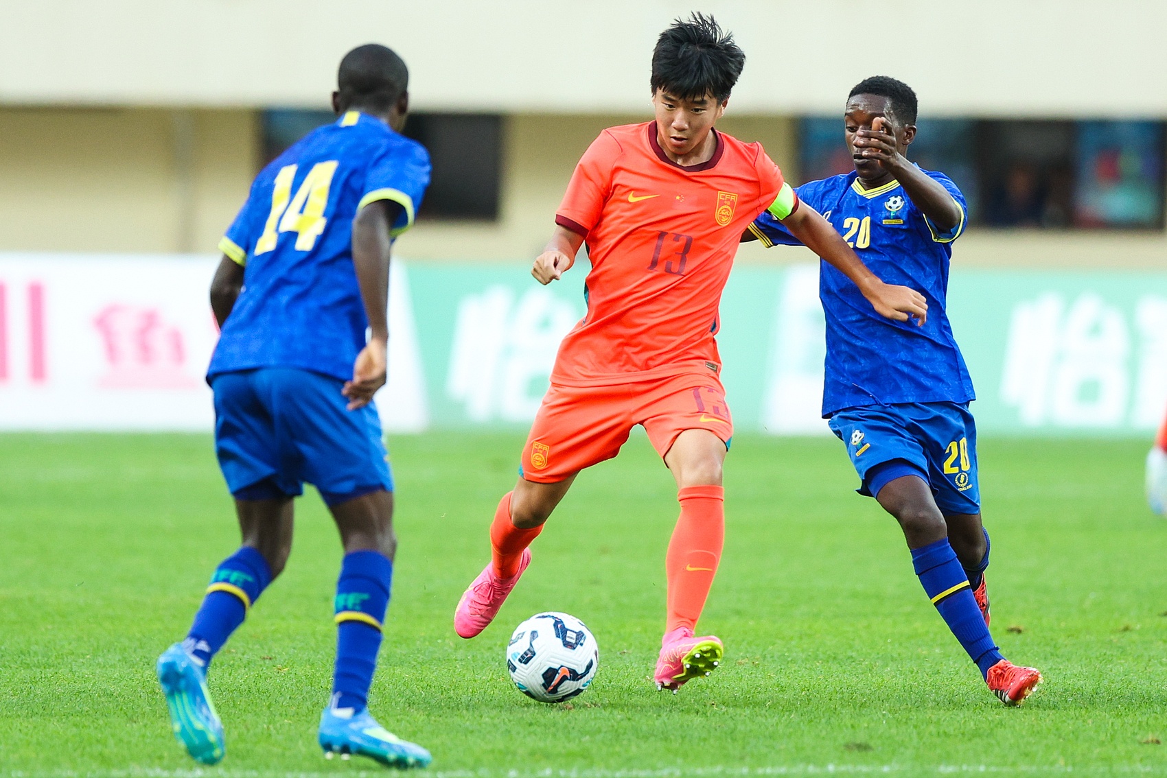 射门2-16遭碾压 国少补时连丢两球负非青亚军 射门2-16遭碾压 国少补时连丢两球负非青亚军