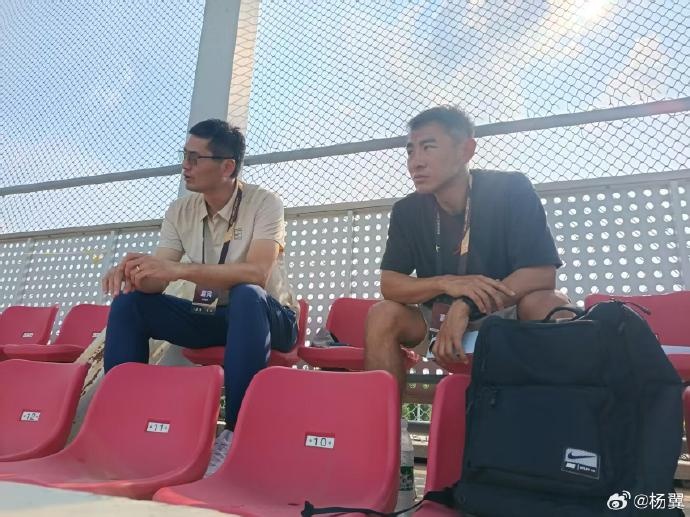 邵佳一于汉超连续两日现场观战U17国足 邵佳一于汉超连续两日现场观战U17国足