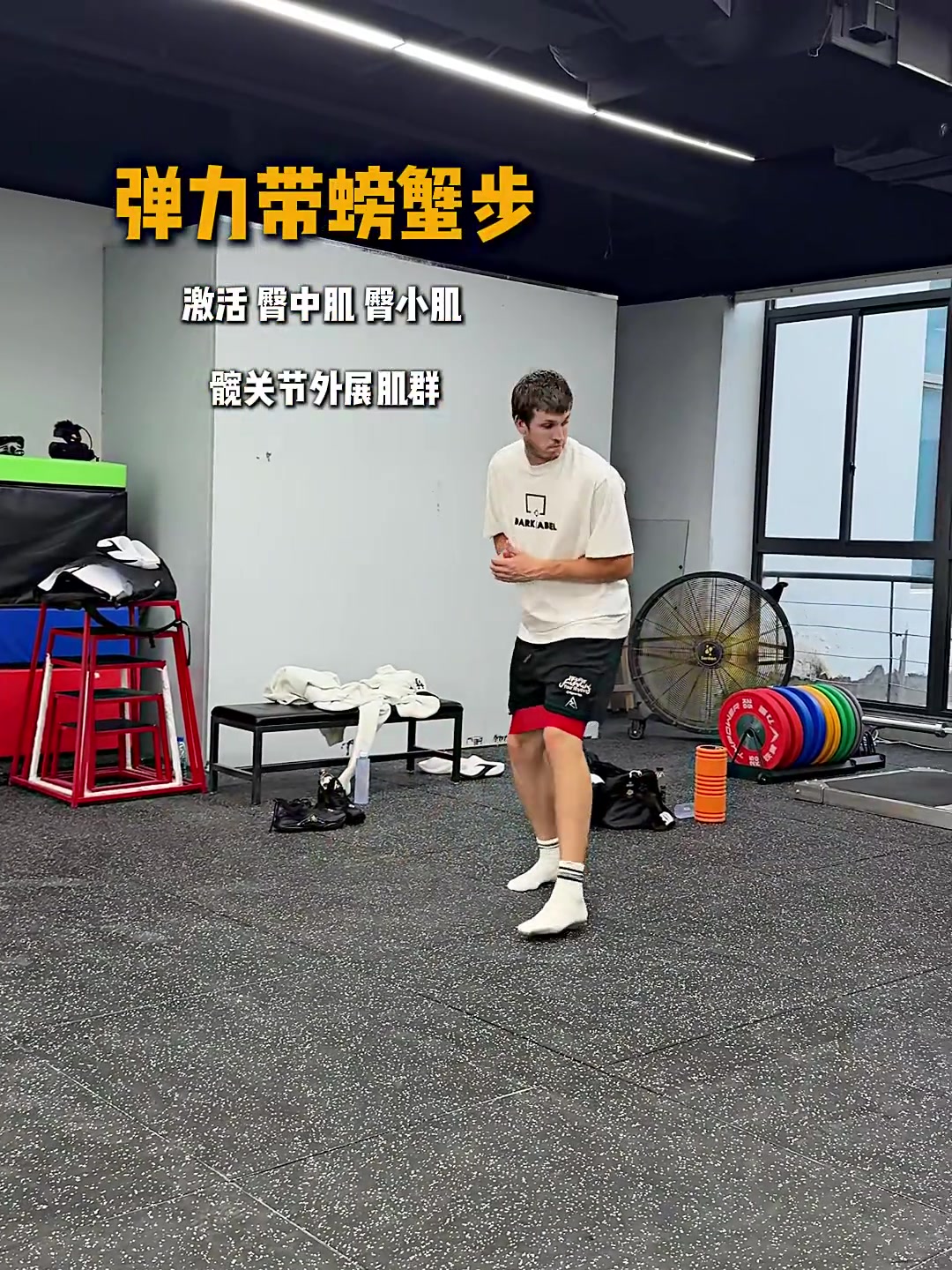 里夫斯中国行期间加练体能 训练视频曝光