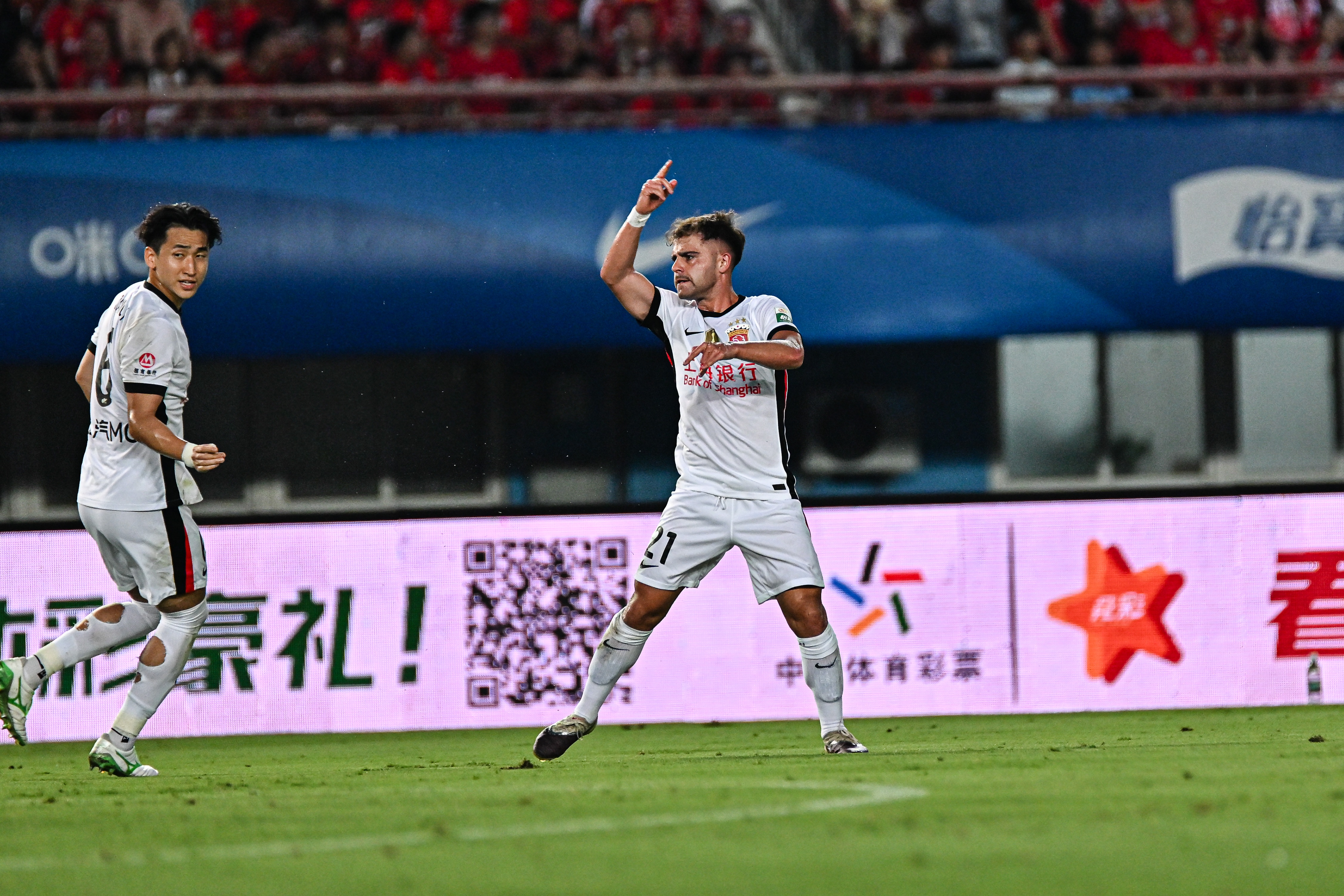 上海海港亚冠交手记录：全北现代2胜2平2负 五队零交锋