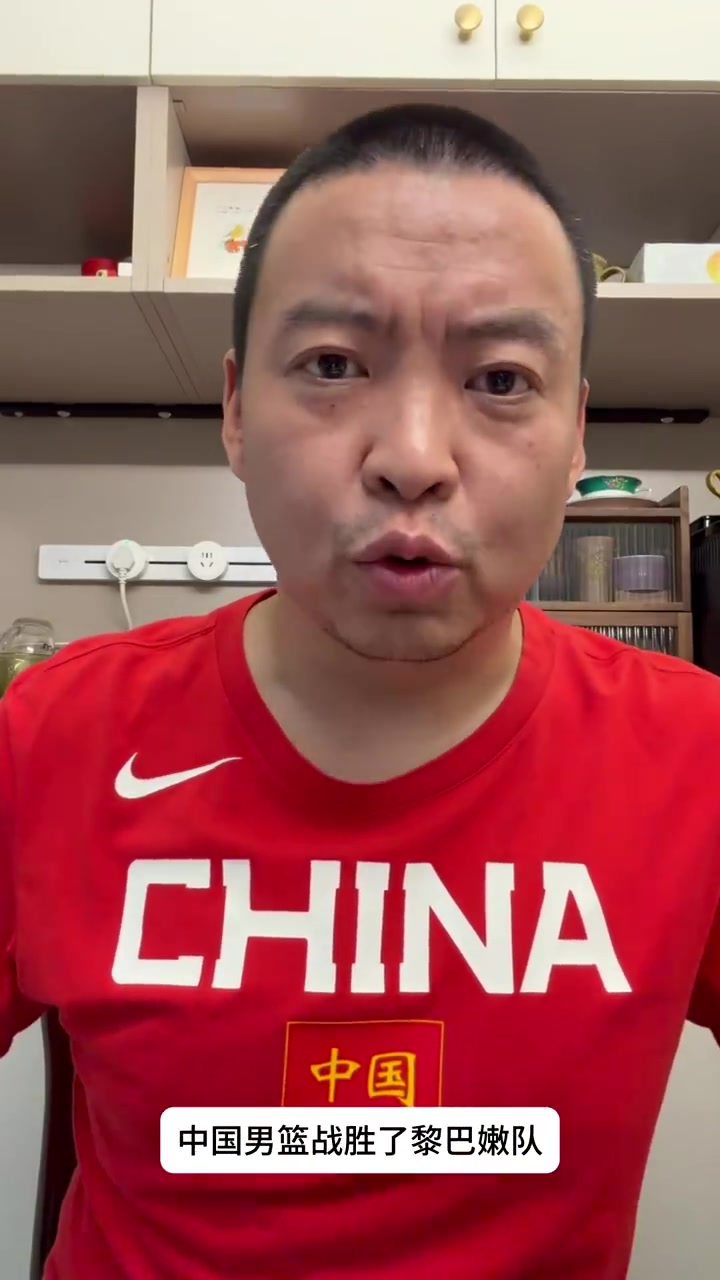 解说:杨瀚森奠定了自己在男篮核心位置 他就是隧道尽头的那束光