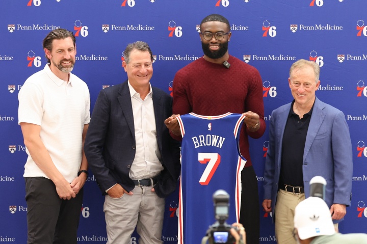 东部迎来近20年最激烈竞争 76人成为争冠大热但仍有多项致命隐患 东部迎来近20年最激烈竞争 76人成为争冠大热但仍有多项致命隐患