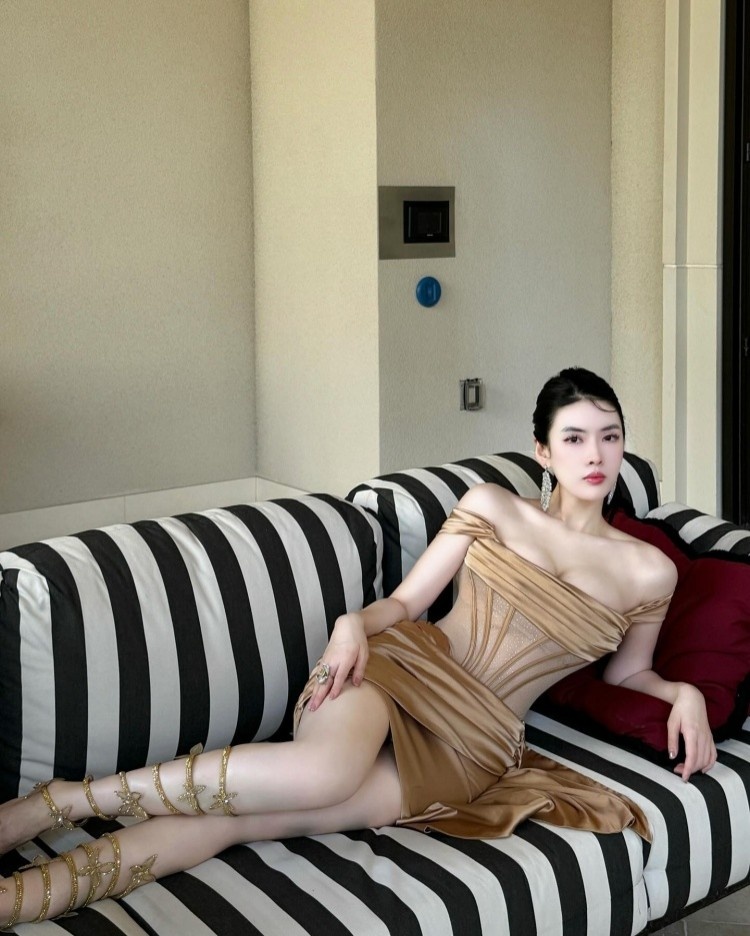 只顾看她了！德扑美女牌手All In姐参加威少基金会扑克之夜！