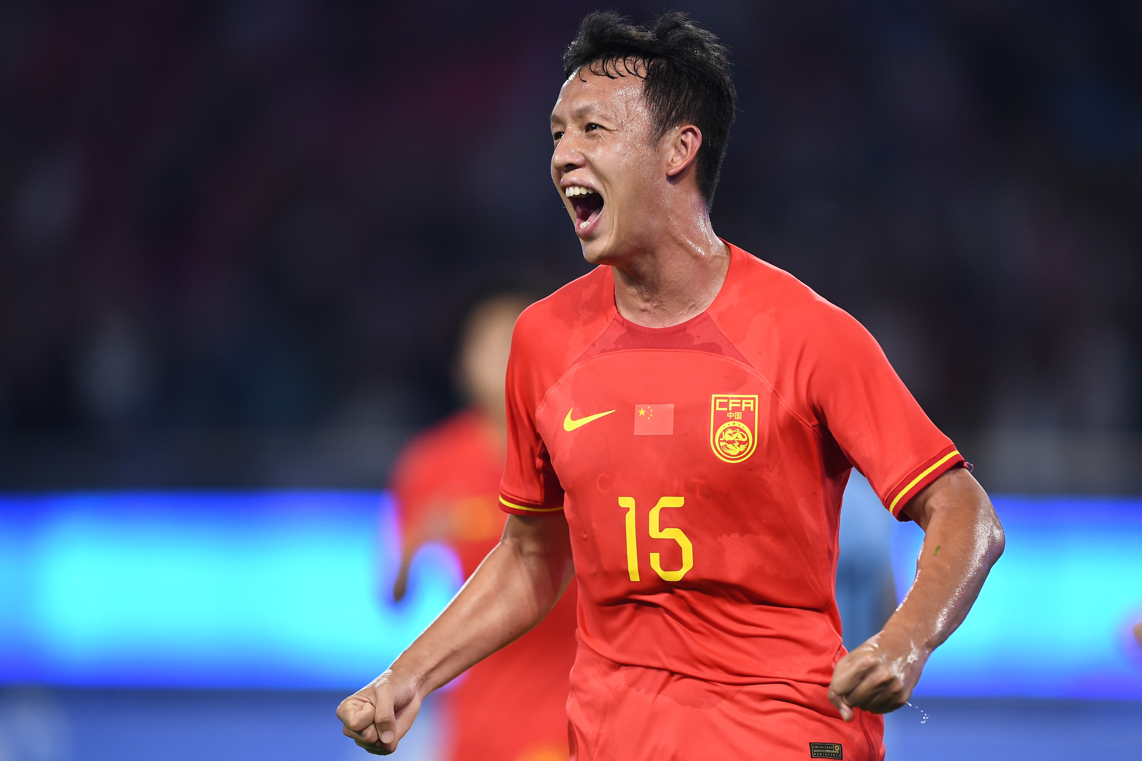 记者：高天意身体非常疲劳，邵佳一安排其休战是一种保护